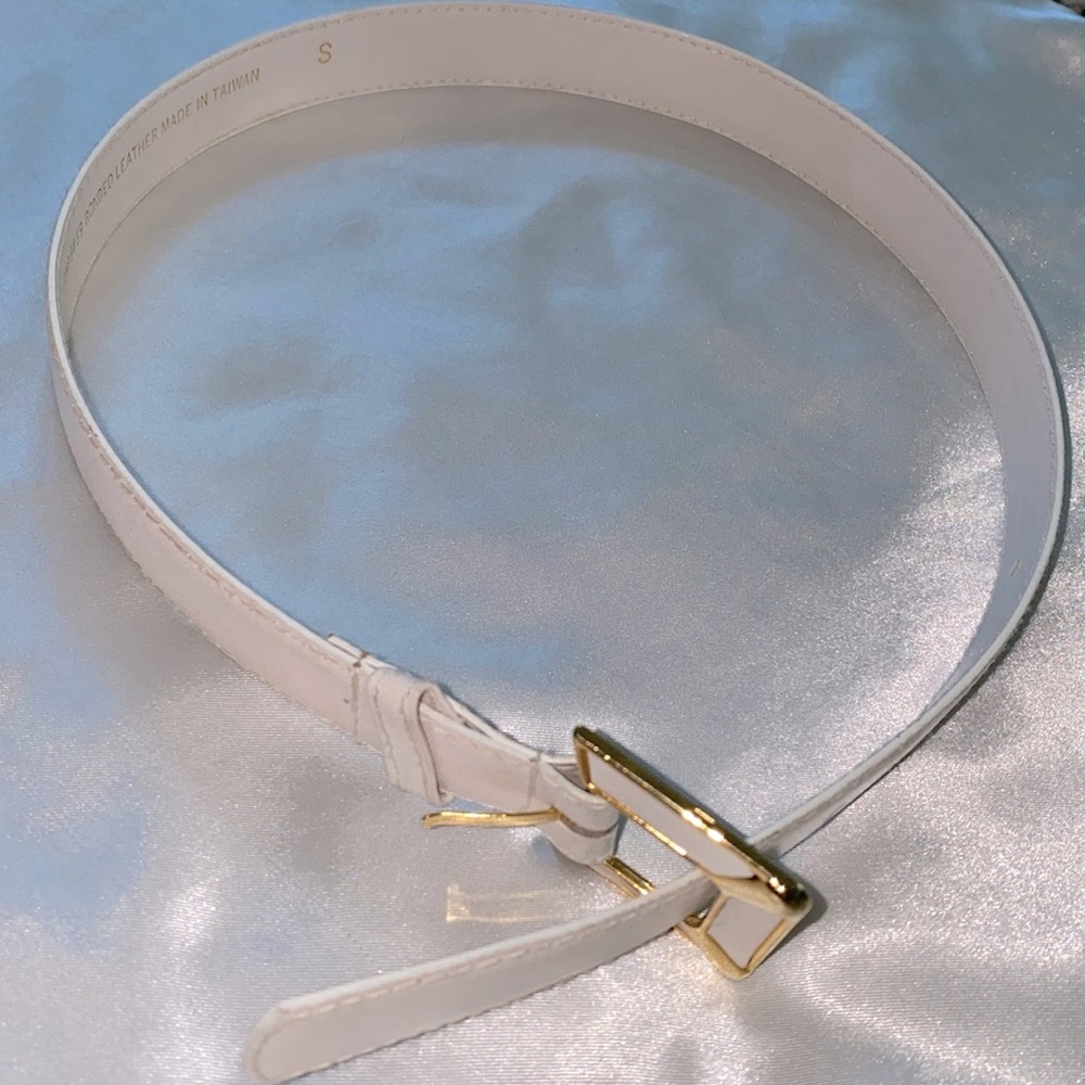 Stylish Women’s Small/Medium‎ adjustable Belt  - like new